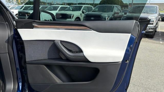 2022 Tesla Model X Base