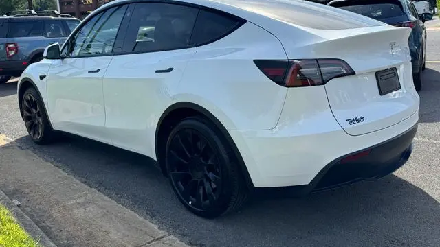 2023 Tesla Model Y Base