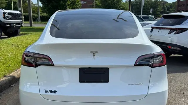2023 Tesla Model Y Base