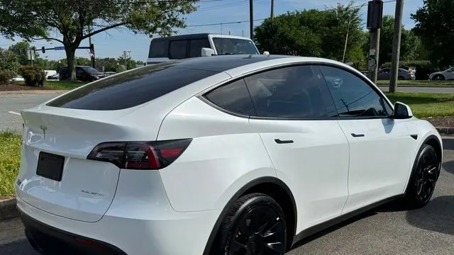 2023 Tesla Model Y Base