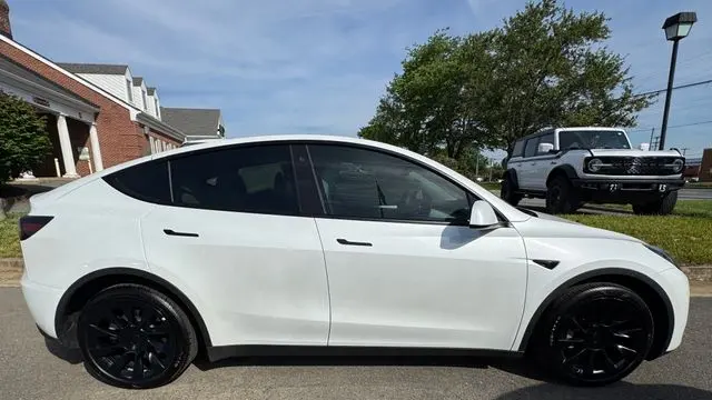 2023 Tesla Model Y Base
