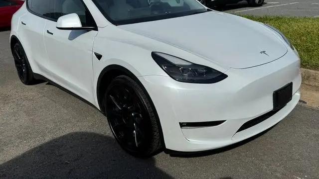 2023 Tesla Model Y Base
