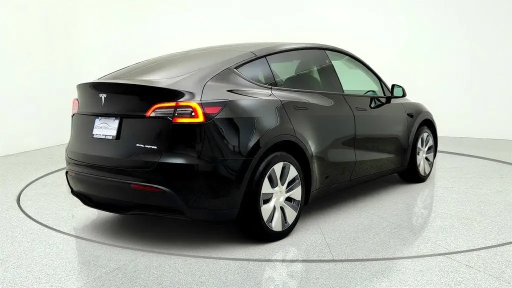 2023 Tesla Model Y Base