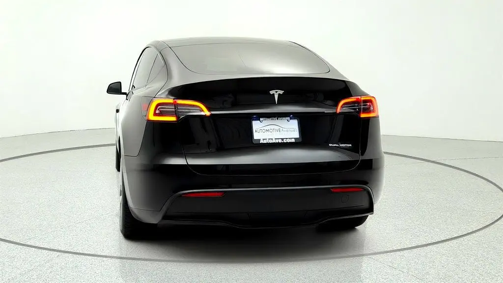 2023 Tesla Model Y Base