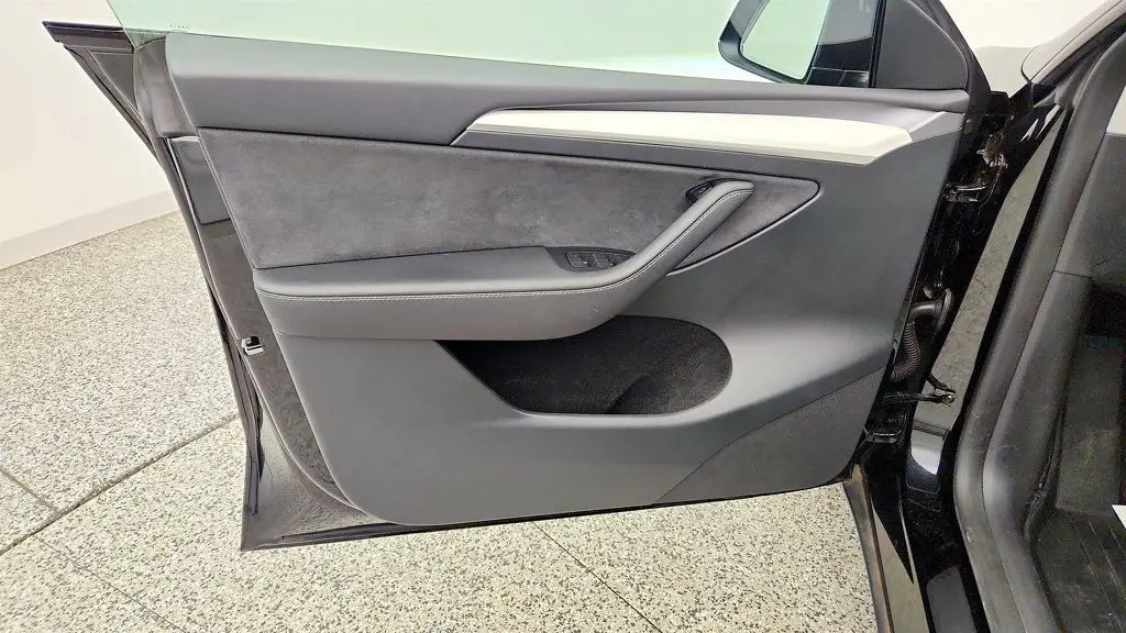 2023 Tesla Model Y Base