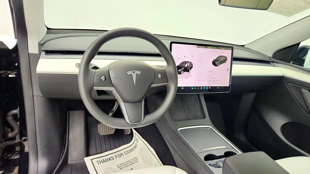 2023 Tesla Model Y Base