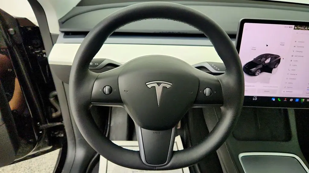 2023 Tesla Model Y Base