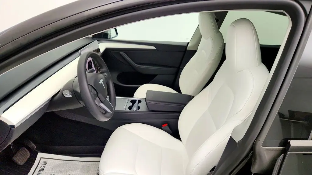 2023 Tesla Model Y Base