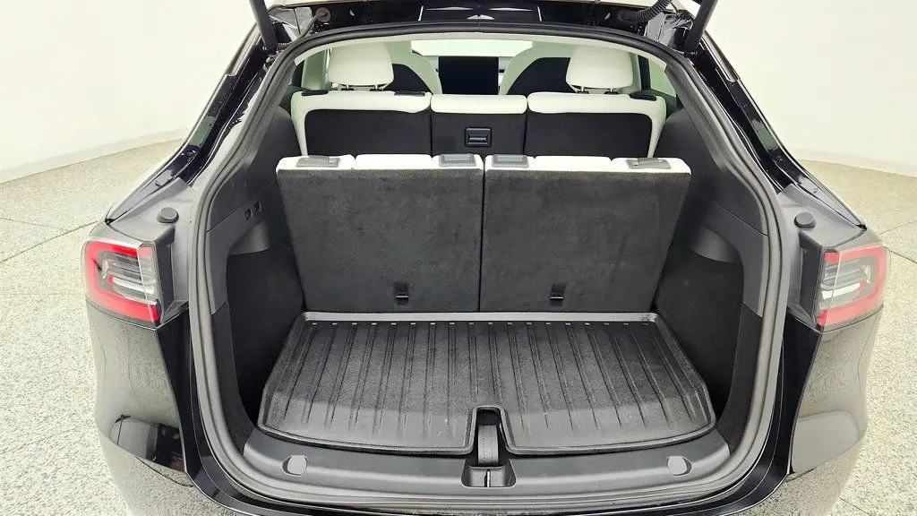 2023 Tesla Model Y Base