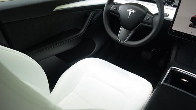 2023 Tesla Model Y Base