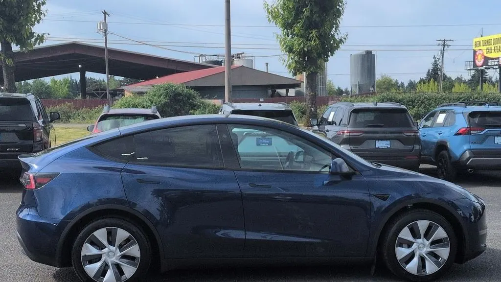 2024 Tesla Model Y Long Range