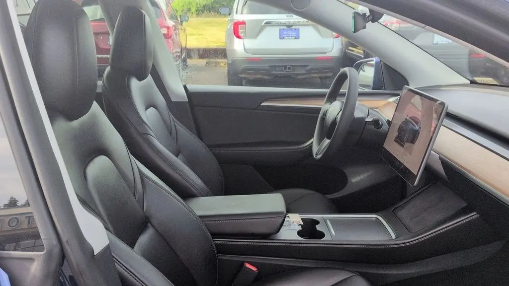2024 Tesla Model Y Long Range