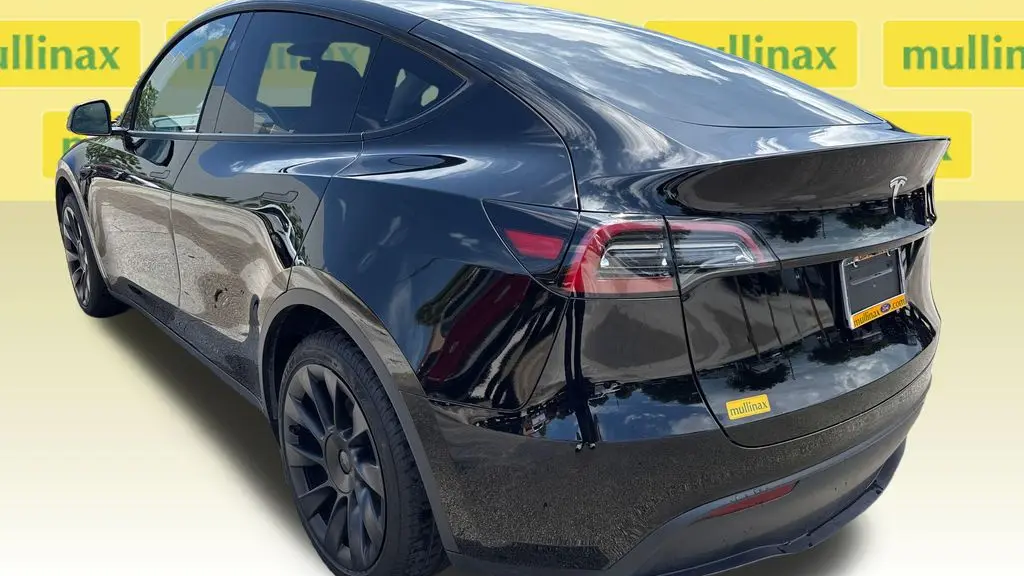 2023 Tesla Model Y Base