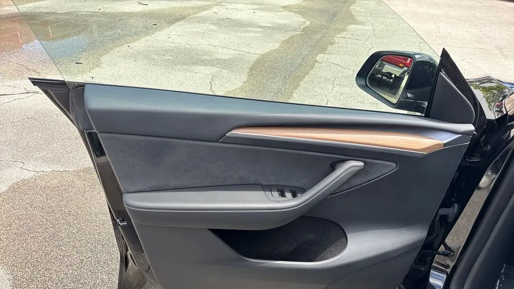 2023 Tesla Model Y Base