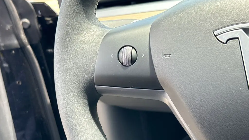2023 Tesla Model Y Base