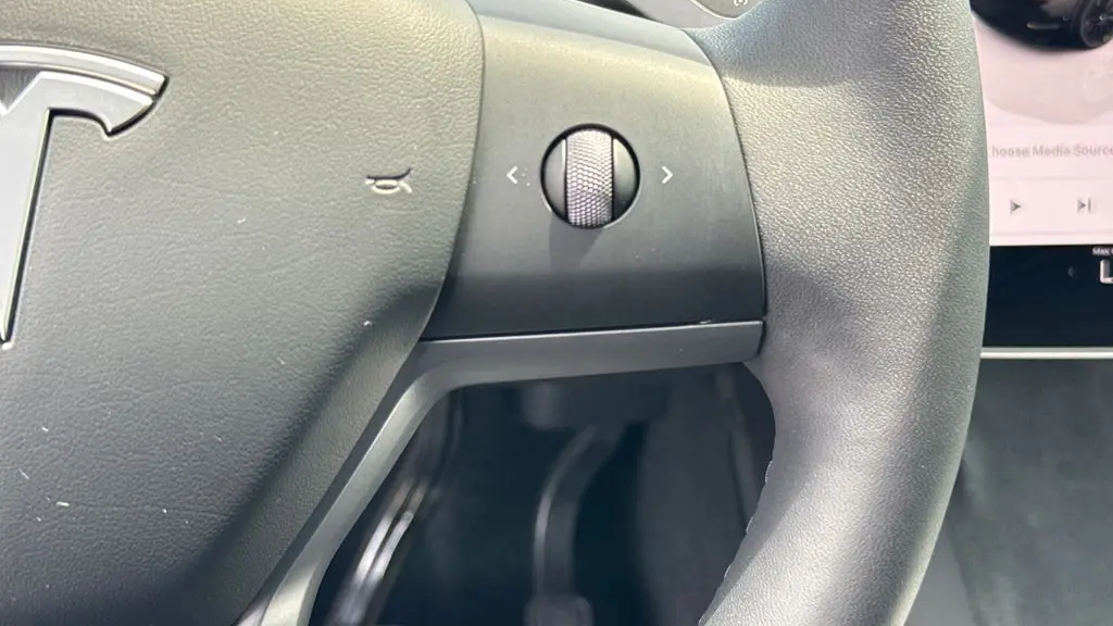 2023 Tesla Model Y Base
