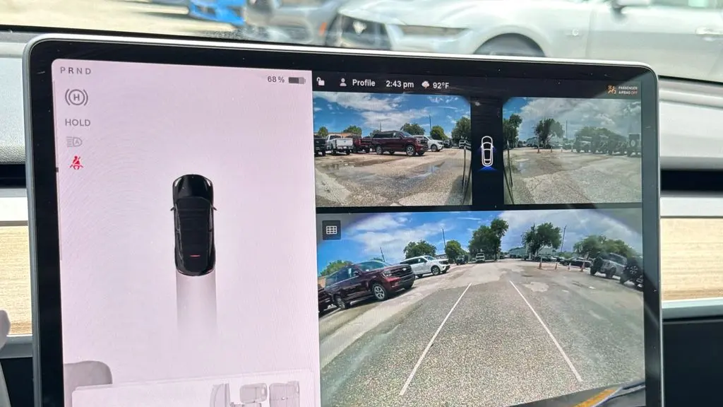 2023 Tesla Model Y Base