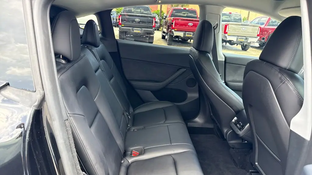2023 Tesla Model Y Base