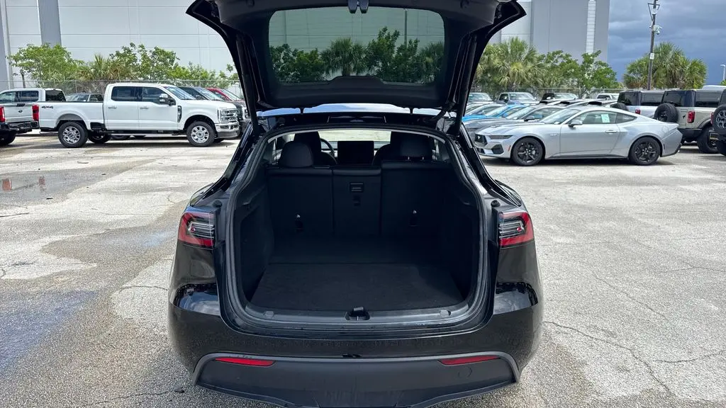 2023 Tesla Model Y Base