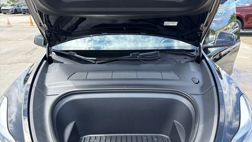 2023 Tesla Model Y Base