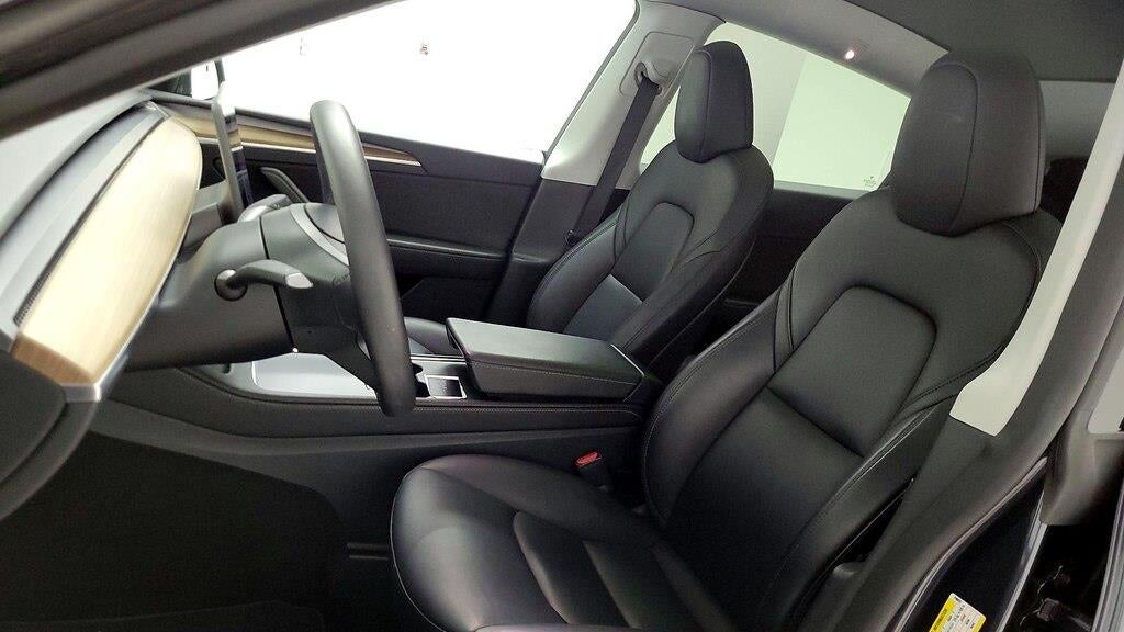 2025 Tesla Model Y Long Range