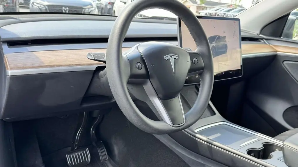 2025 Tesla Model Y Long Range
