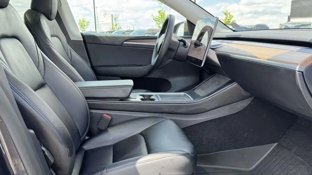 2025 Tesla Model Y Long Range
