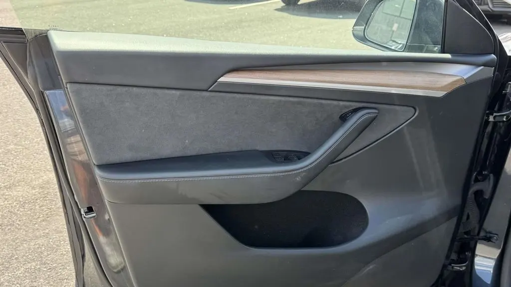 2025 Tesla Model Y Long Range