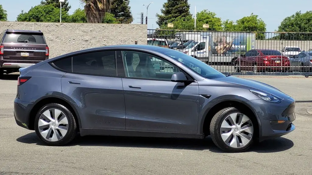 2023 Tesla Model Y Base