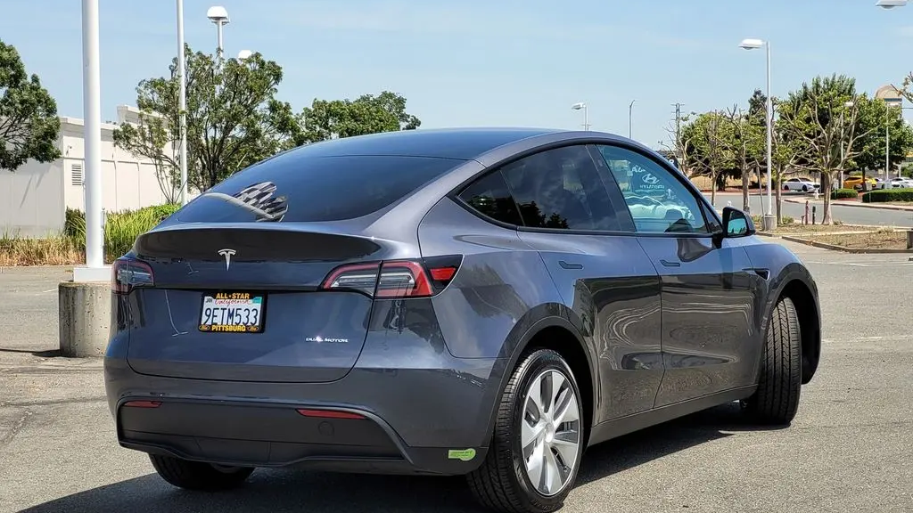 2023 Tesla Model Y Base