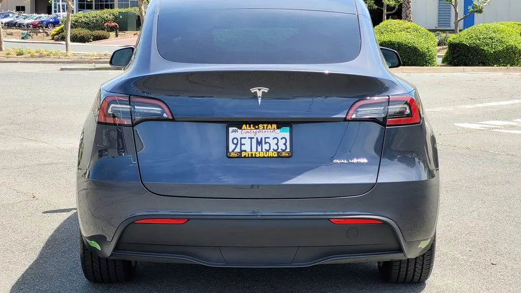 2023 Tesla Model Y Base