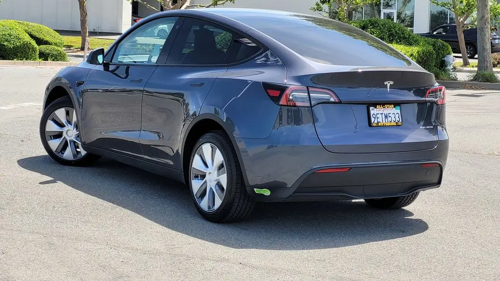 2023 Tesla Model Y Base