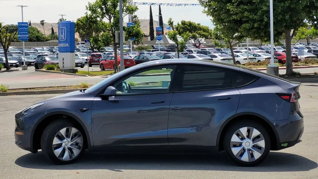 2023 Tesla Model Y Base