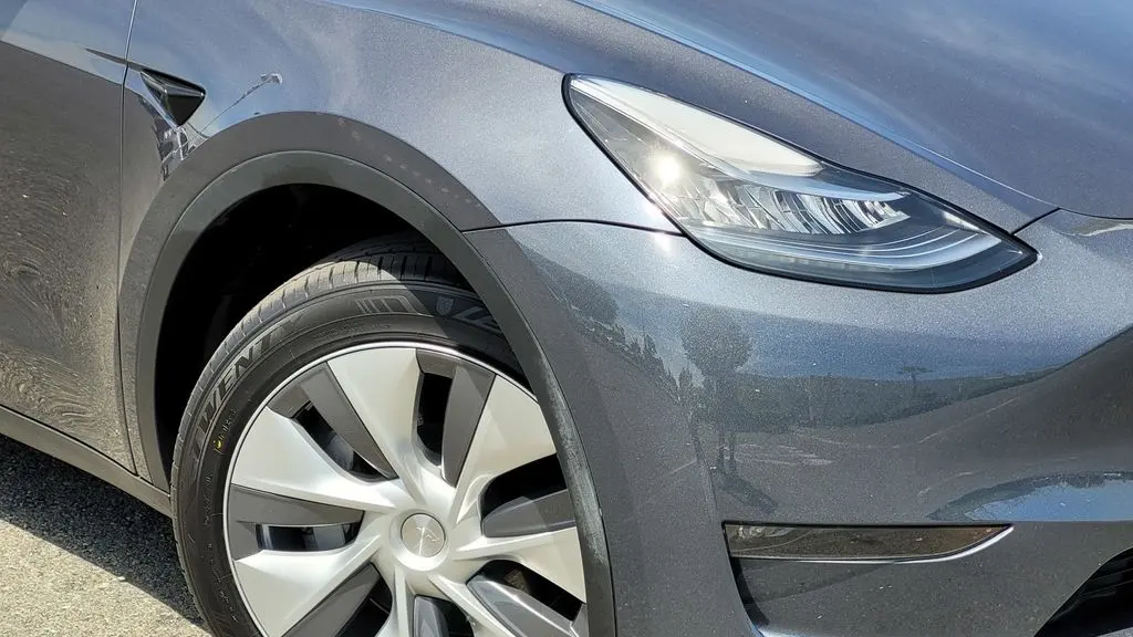 2023 Tesla Model Y Base