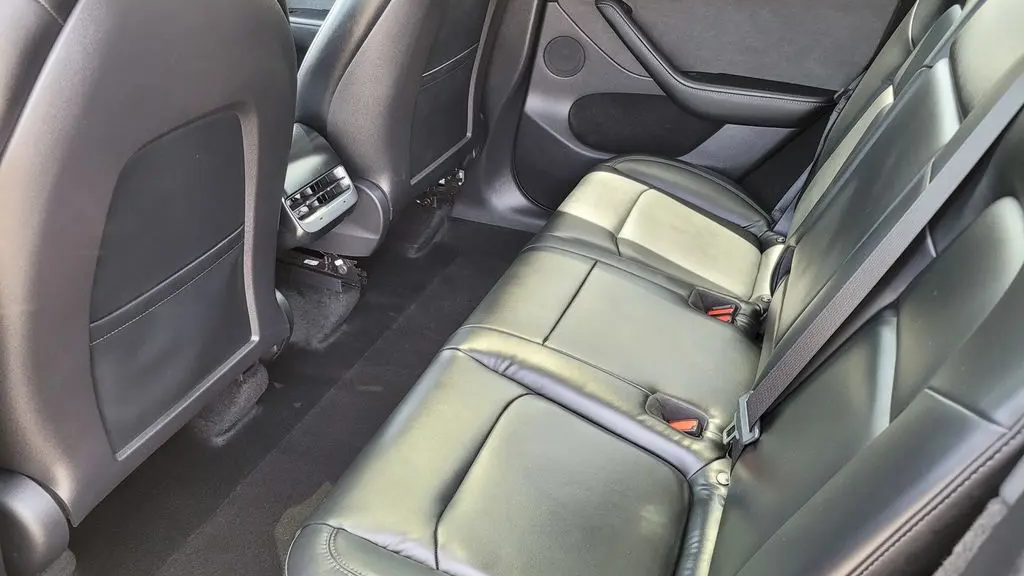 2023 Tesla Model Y Base