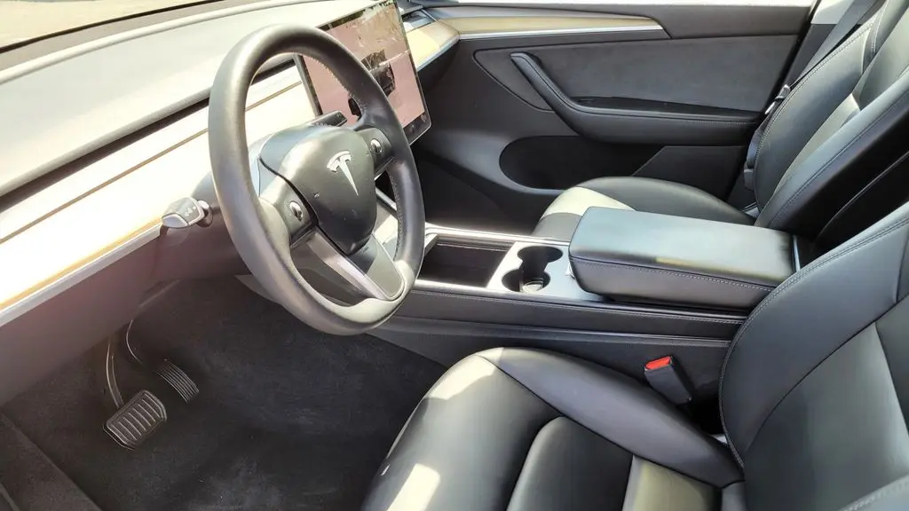 2023 Tesla Model Y Base