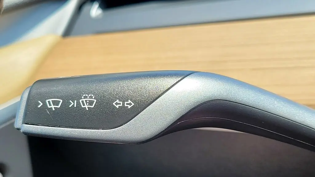 2023 Tesla Model Y Base