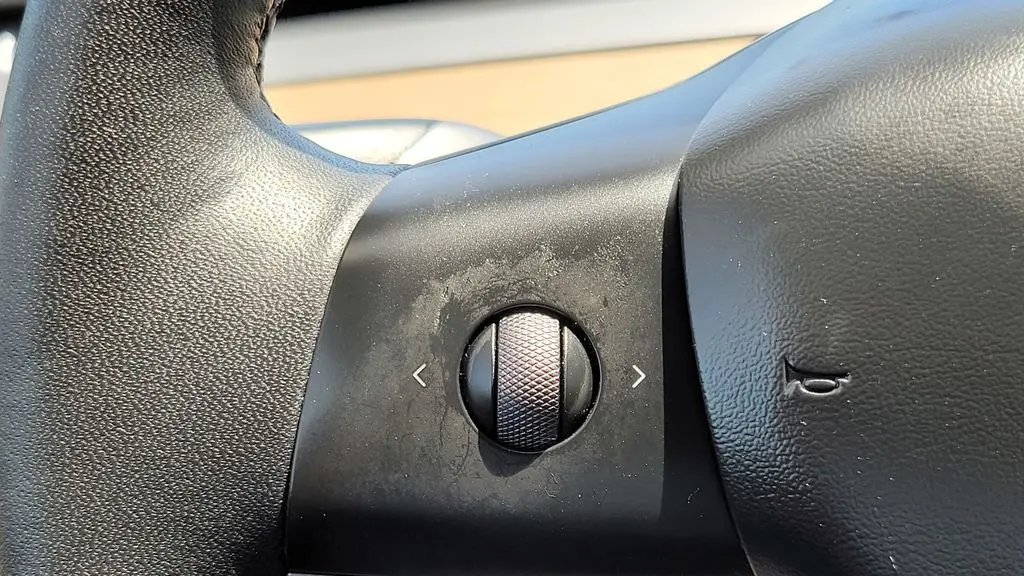 2023 Tesla Model Y Base