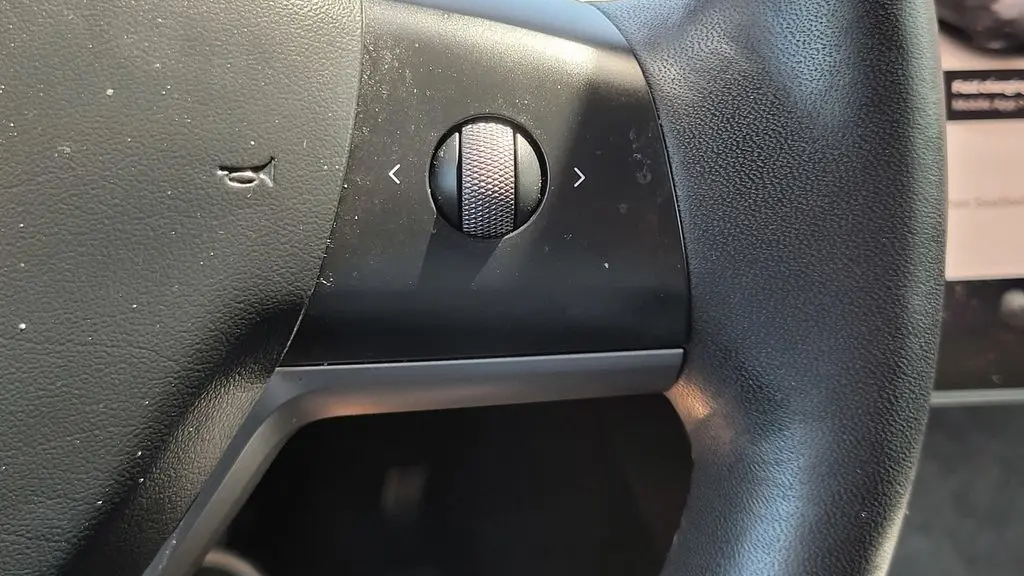 2023 Tesla Model Y Base
