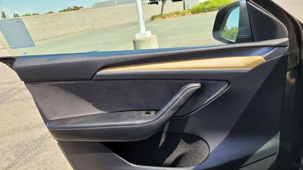 2023 Tesla Model Y Base