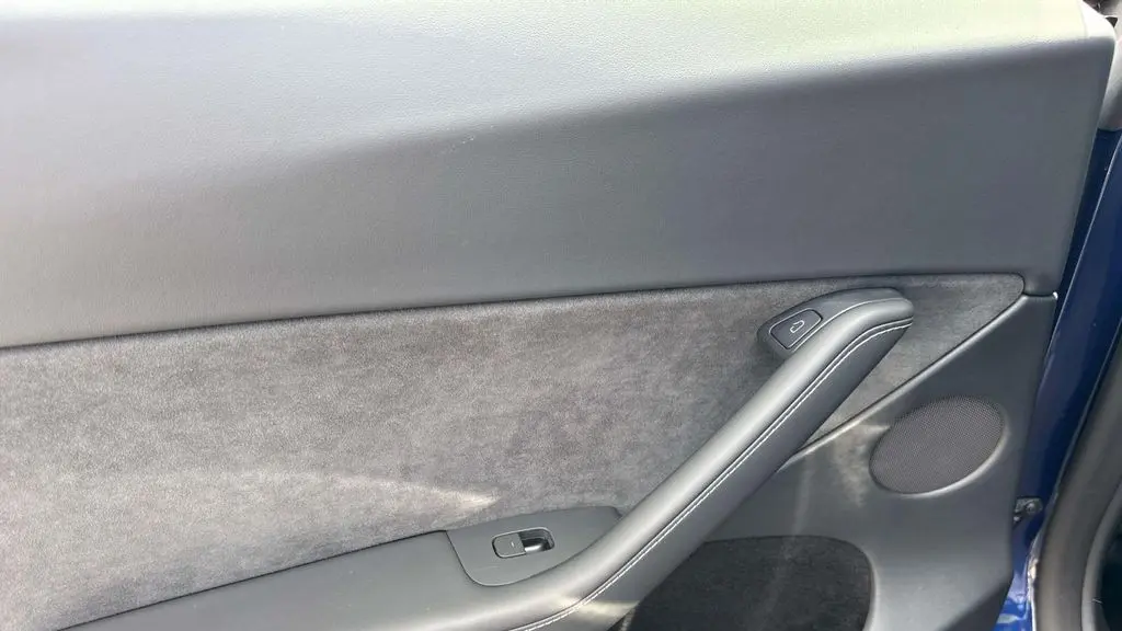 2023 Tesla Model Y Base