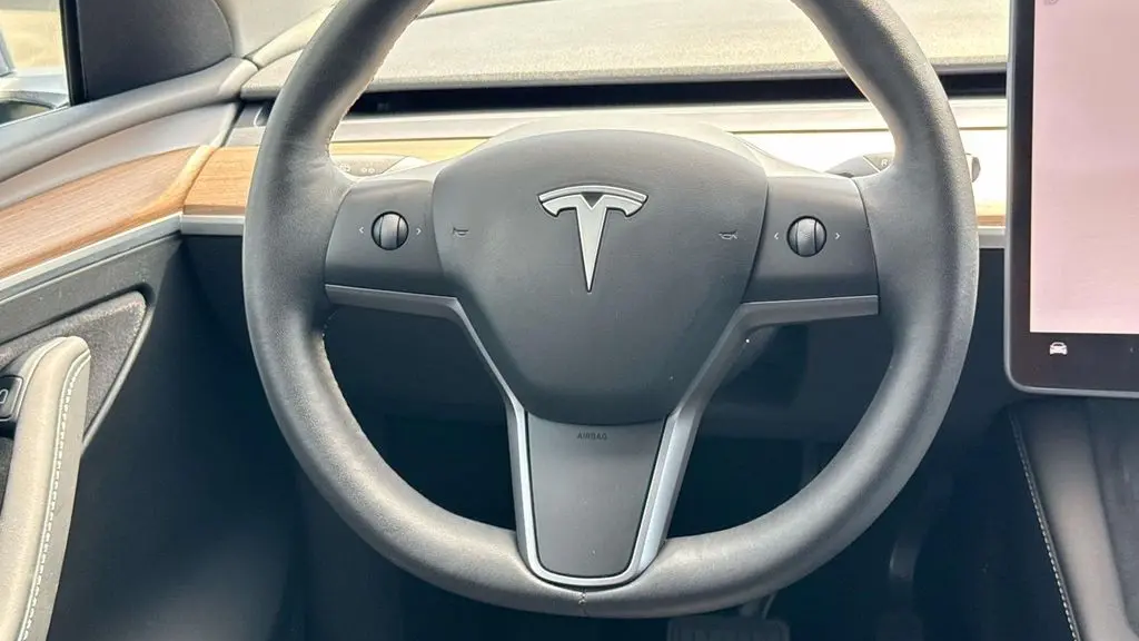 2023 Tesla Model Y Base