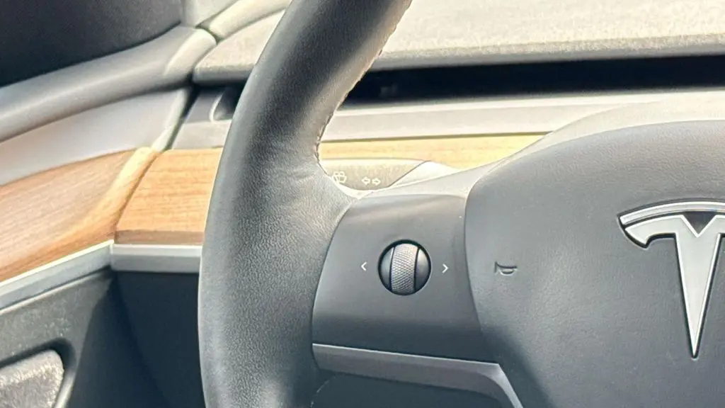 2023 Tesla Model Y Base