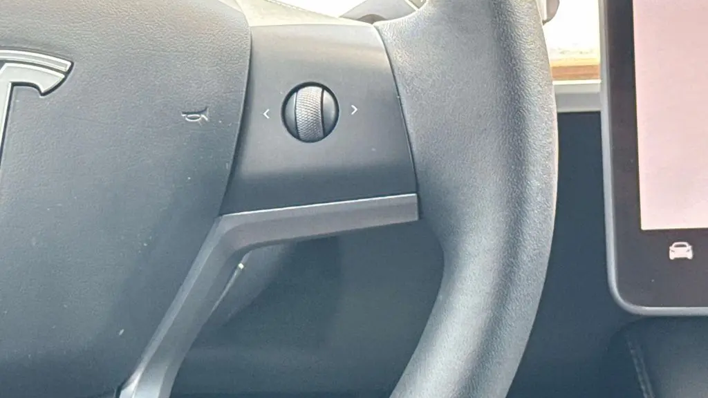 2023 Tesla Model Y Base