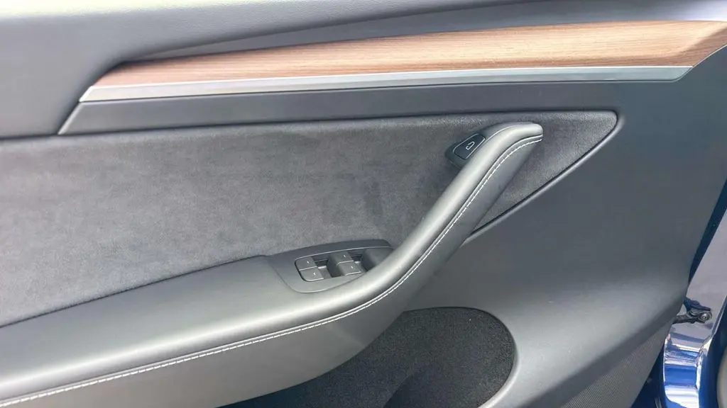 2023 Tesla Model Y Base