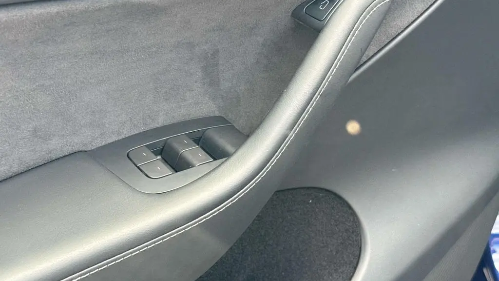 2023 Tesla Model Y Base