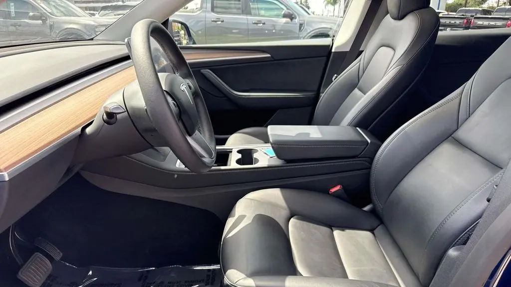 2023 Tesla Model Y Base