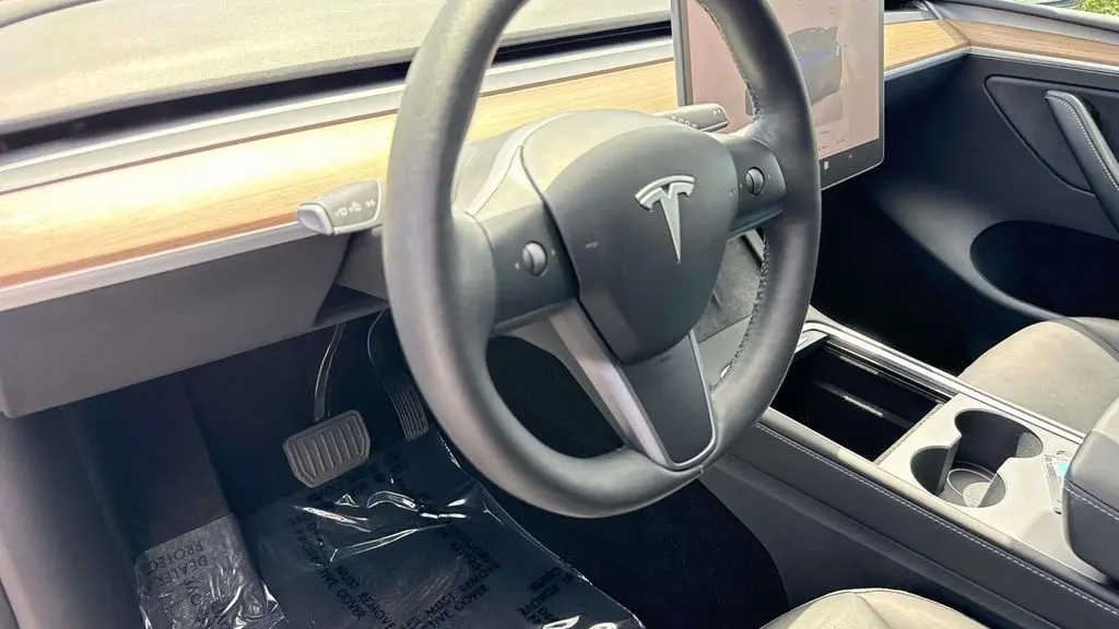 2023 Tesla Model Y Base