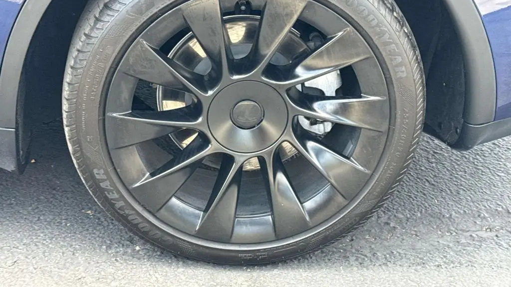 2023 Tesla Model Y Base