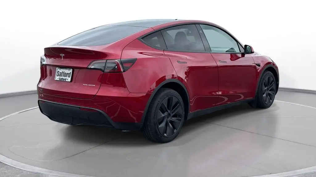 2025 Tesla Model Y Long Range